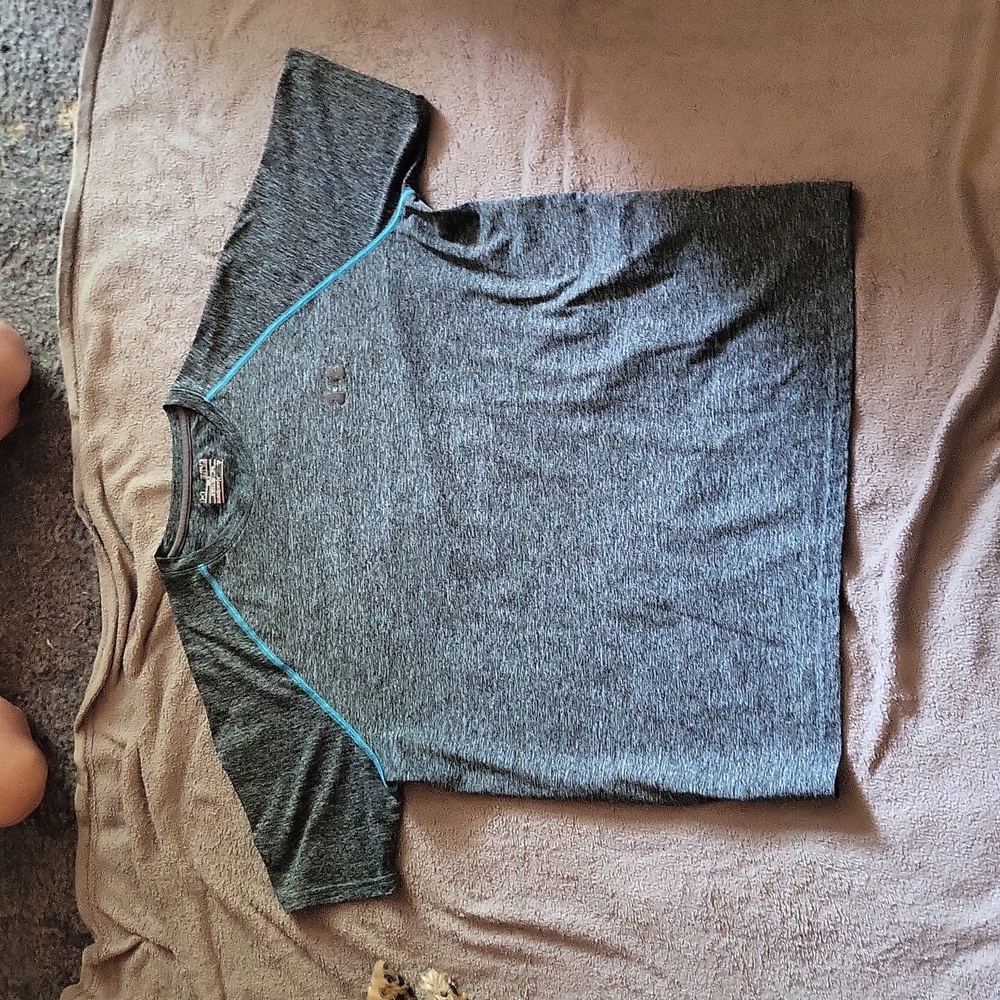 Mens xL great blue line on slev line